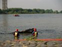 Kleine Yacht abgebrannt Koeln Hoehe Zoobruecke Rheinpark P180
